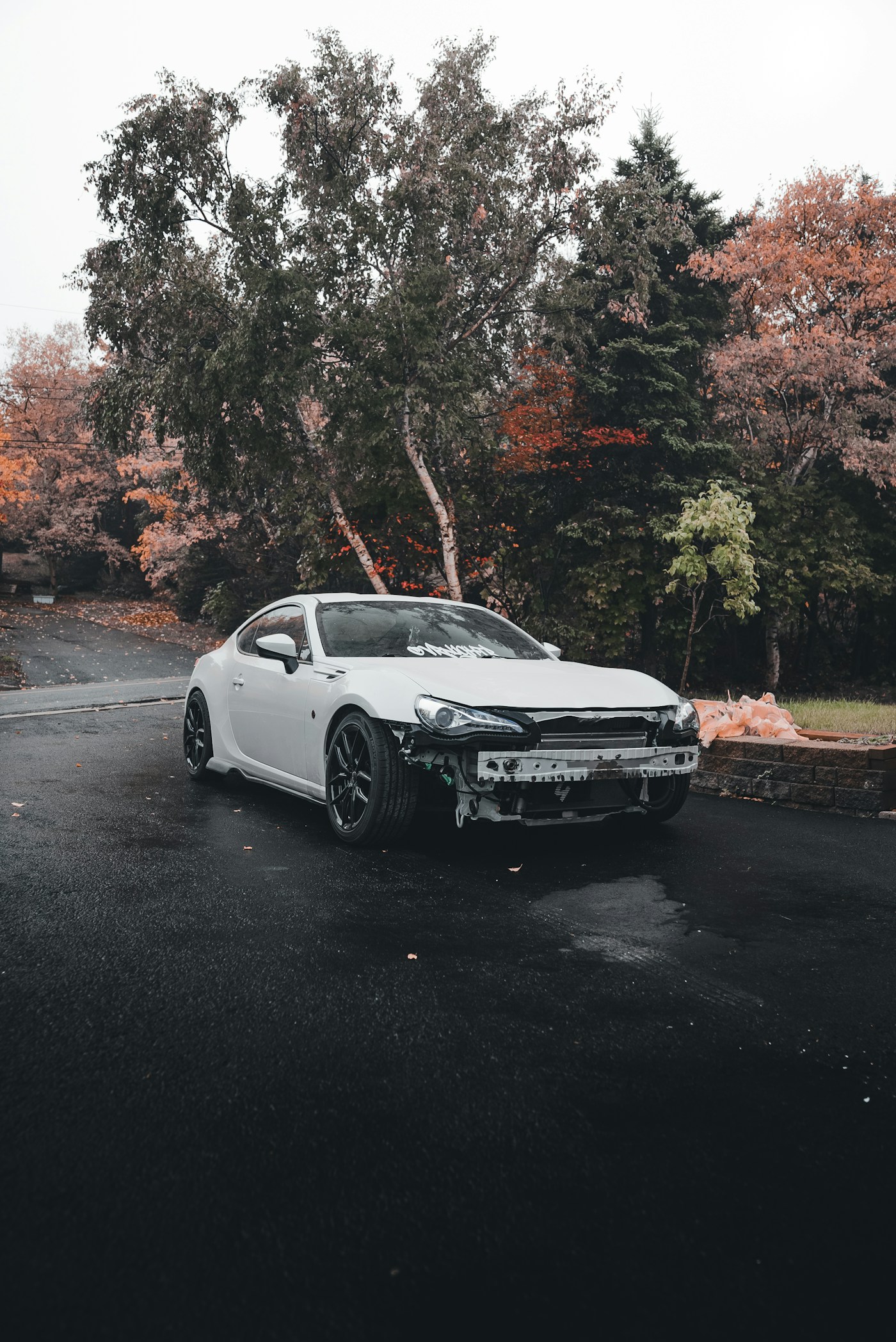 Subaru BRZ cu bara față lipsă — imagine demonstrativă